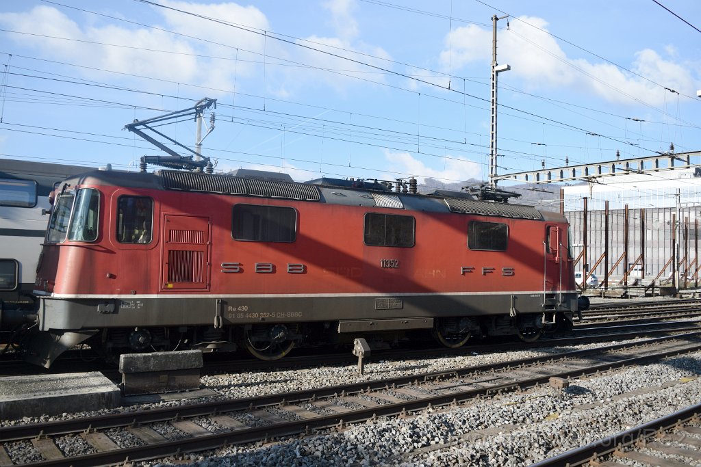 5265-0001-040119.jpg - SBBC Re 4/4''' 11352 (Re 430.352-5)  (Re 91 85 4 430 352-5 CH-SBBC) / Olten 4.1.2019