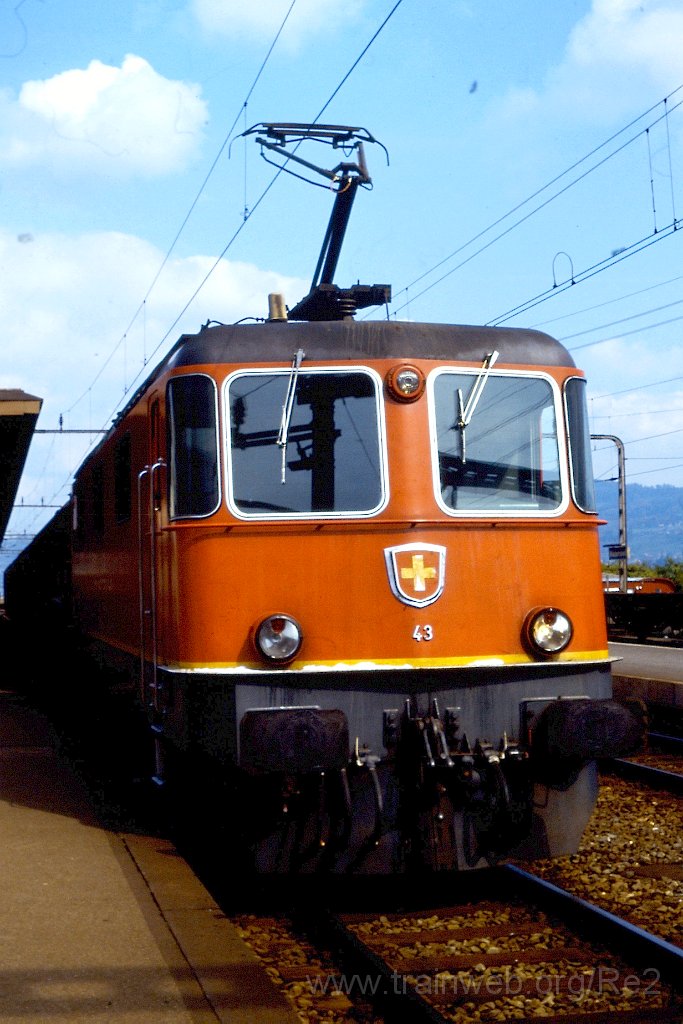 0338-0004-s.jpg - SOB Re 4/4''' 43 ''Rothenthurm'' / Wädenswil 21.4.1991