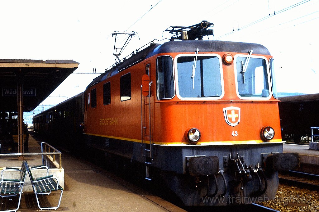 0338-0005-s.jpg - SOB Re 4/4''' 43 ''Rothenthurm'' / Wädenswil 21.4.1991