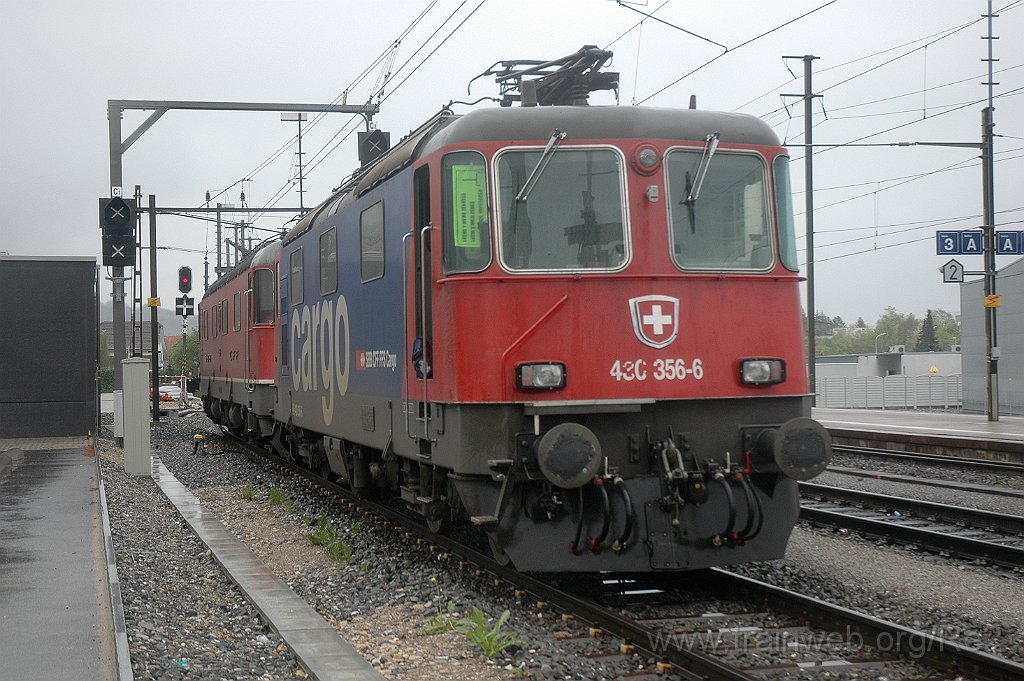 2788-0024-040513.jpg - SBBC Re 430.356-6 + SBB-CFF Re 6/6 11656 ''Travers'' / Oensingen 4.5.2013