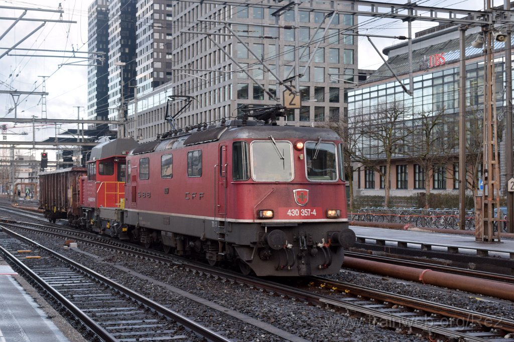 5267-0045-090119.jpg - SBBC Re 4/4''' 11357 (Re 430.357-4)  (Re 91 85 4 430 357-4 CH-SBBC) + SBBI Tm 234.003-2 (Tm 98 85 5 234 003-2 CH-SBBI) / Zürich-Altstetten 9.1.2019