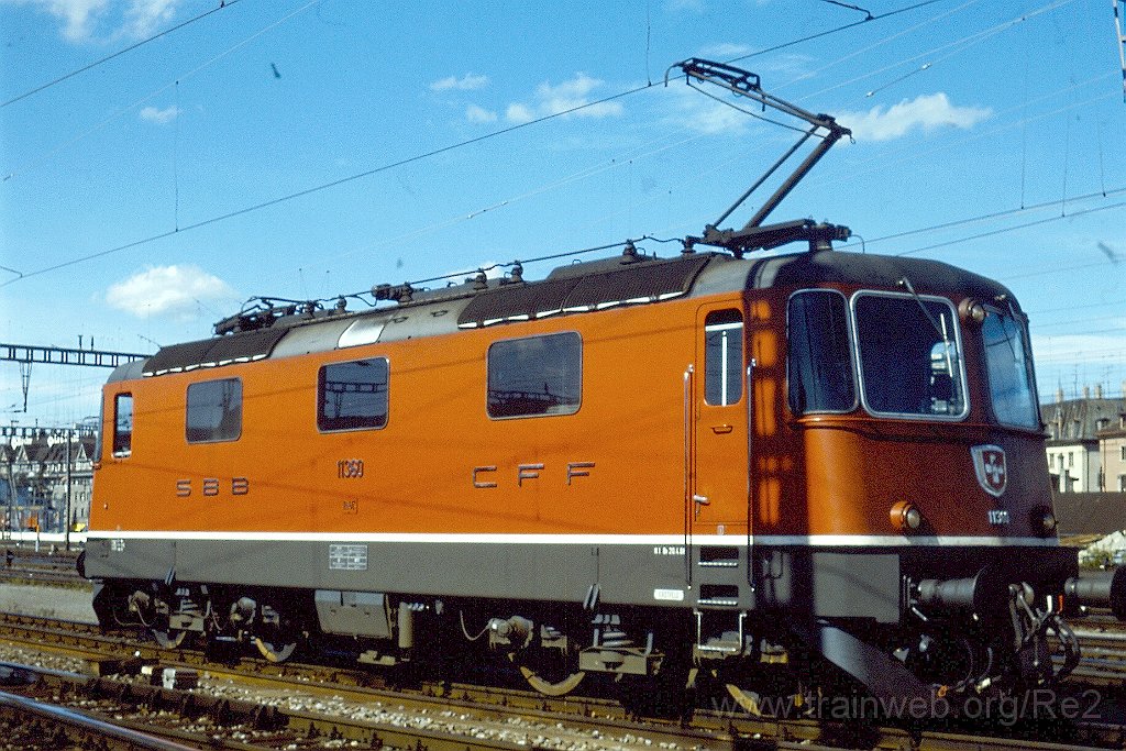 0199-0036-s.jpg - SBB-CFF Re 4/4''' 11360 / Zürich HB 24.9.1988