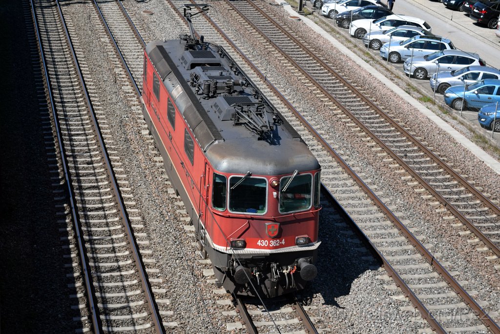 3866-0048-110416.jpg - SBBC Re 4/4''' 11362 (Re 430.362-4)  (Re 91 85 4 430 362-4 CH-SBBC) / Zürich-Mülligen (Hermetschloobrücke) 11.4.2016