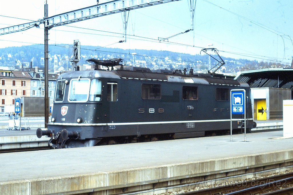 0339-0006-s.jpg - SBB-CFF Re 4/4''' 11365 / Zürich HB 27.4.1991