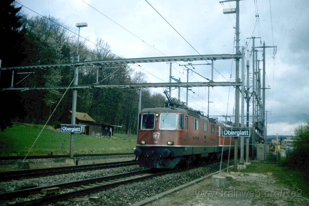 0711-0029.jpg - SBB-CFF Re 4/4''' 11366 + SBB-CFF Re 6/6 11624 ''Rothrist'' / Oberglatt 9.4.1998