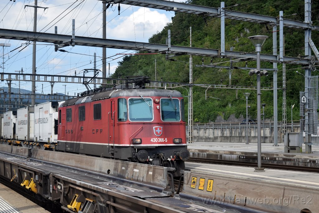 4074-0041-030816.jpg - SBBC Re 4/4''' 11366 (Re 430.366-5)  (Re 91 85 4 430 366-5 CH-SBBC) / Olten 3.8.2016