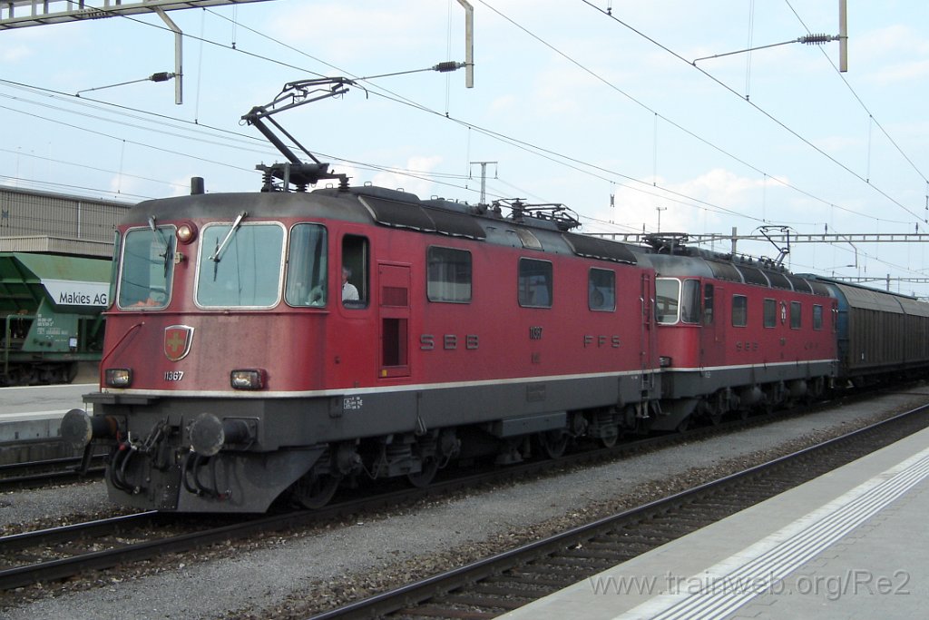 1472-0019-240408.jpg - SBB-CFF Re 4/4''' 11367 + SBB-CFF Re 6/6 11650 ''Schönenwerd'' / Rotkreuz 24.4.2008