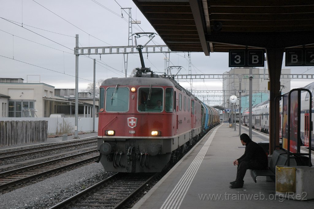 2355-0049-040412.jpg - SBB-CFF Re 4/4''' 11369 + SBB-CFF Re 4/4'' 11248 / Hinwil 4.4.2012