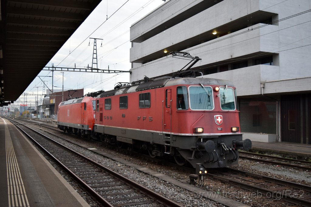 3731-0013-031115.jpg - SBB-CFF Re 4/4''' 11369 + DBAG 185.120-3 / Killwangen-Spreitenbach 3.11.2015