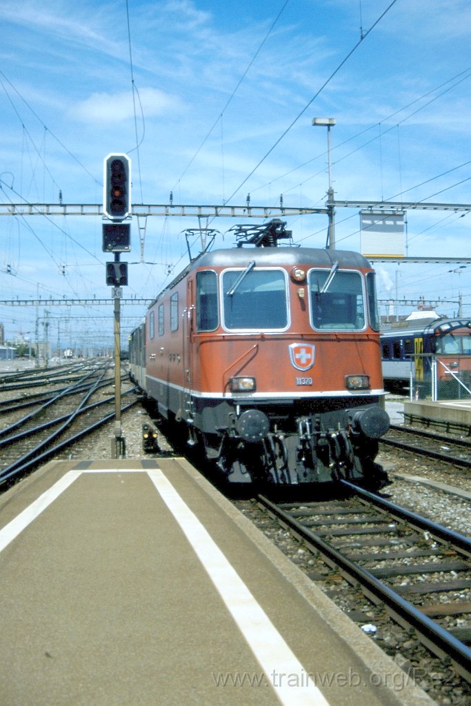 0891-0009.jpg - SBB-CFF Re 4/4''' 11370 / Zürich HB 20.6.2001