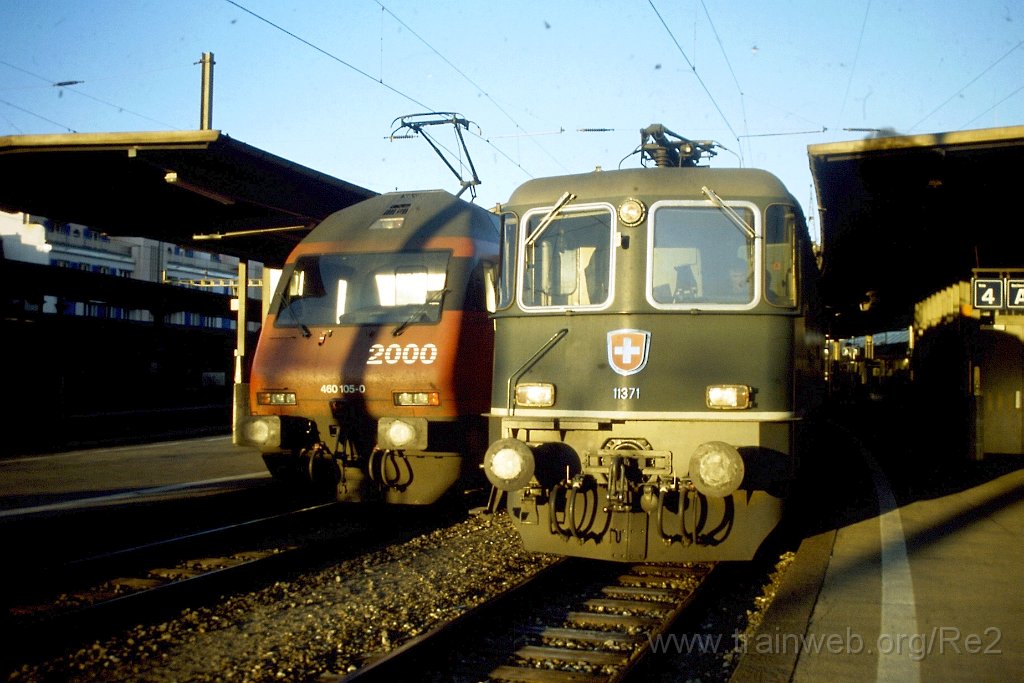 0791-0026.jpg - SBB-CFF Re 4/4'' 11371 + SBB-CFF Re 460.105-0 ''Fürstenland'' / Lausanne 14.1.2000