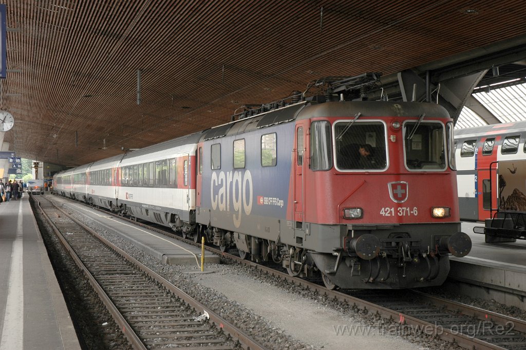 2430-0027-050612.jpg - SBBC Re 421.371-6 (Re 91 85 4 421 371-6 CH-SBBC) / Zürich HB 5.6.2012