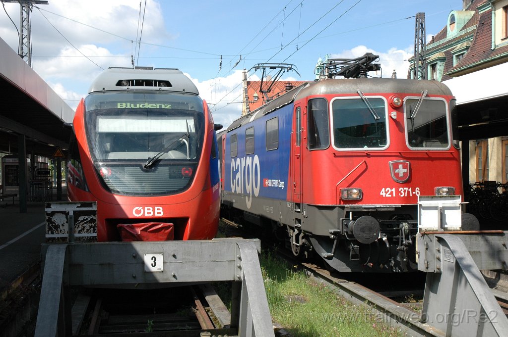 3087-0026-010514.jpg - ÖBB 4024.004-6 + SBBC Re 421.371-6 (Re 91 85 4 421 371-6 CH-SBBC) / Lindau Hbf 1.5.2014