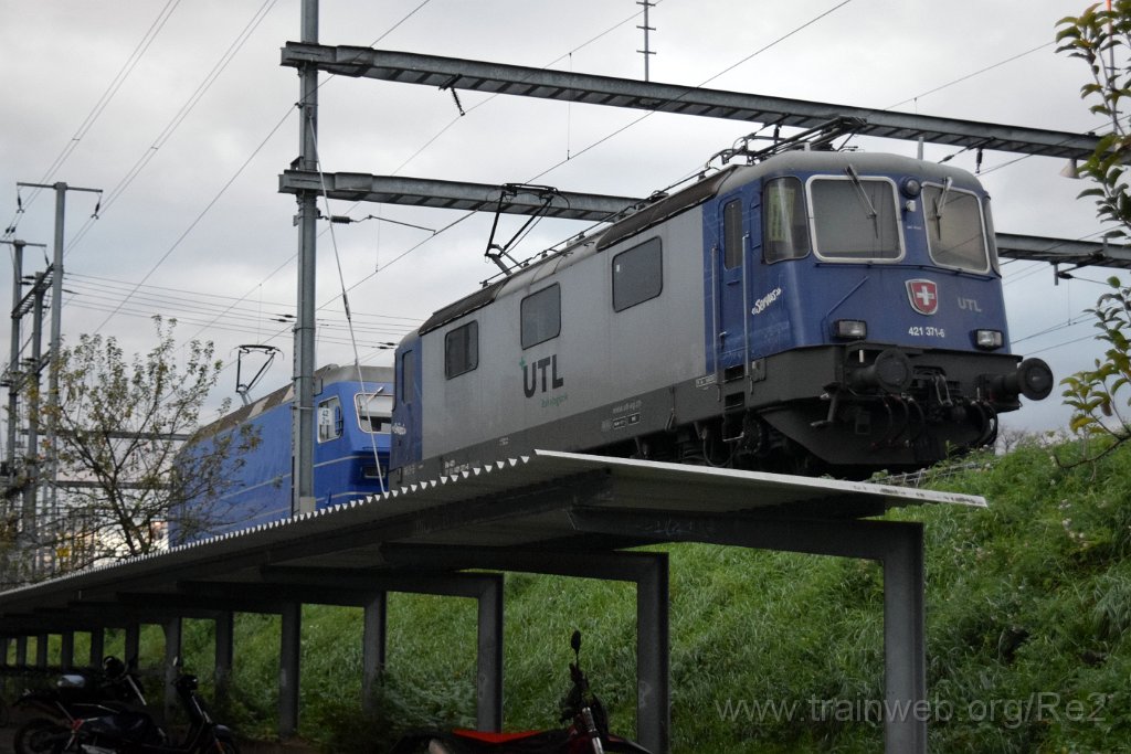8888-0049-281123.jpg - UTL Re 421.371-6 (Re 91 85 4 421 371-3 CH-UTL) + BRM Re 456.111-4 / SSG ''Emmeli'' (Re 98 85 5 456 411-3 CH-BRM) / Frauenfeld 28.11.2023