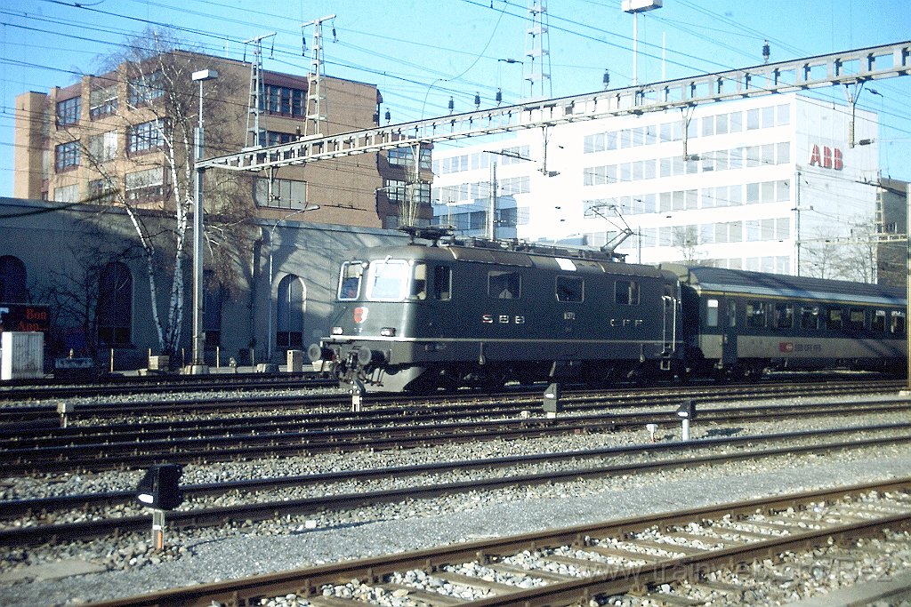 0700-0031.jpg - SBB-CFF Re 4/4'' 11372 / Zürich-Oerlikon 3.2.1998