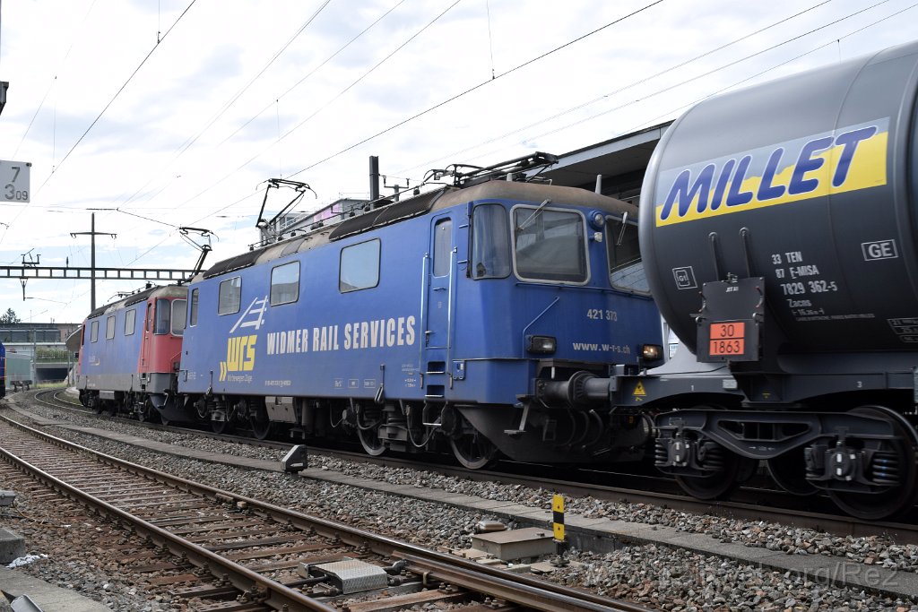 8763-0016-160923.jpg - SRT Re 421.374-0 (Re 91 85 4 421 374-0 CH-SRTAG) + WRS Re 421.373 (Re 91 85 4 421 373-2 CH-WRSCH) / Glattbrugg 16.9.2023