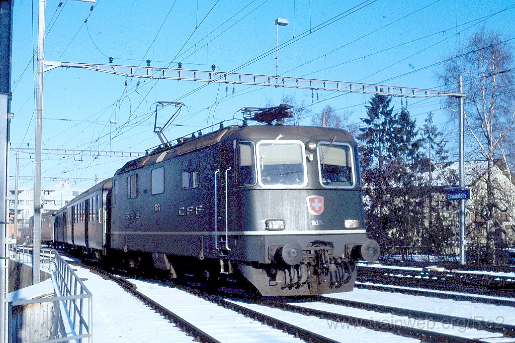 0268-0011.jpg - SBB-CFF Re 4/4'' 11374 / Einsiedeln 7.1.1990