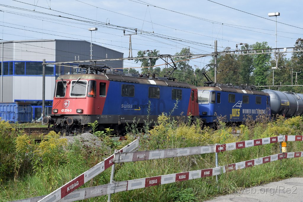 8762-0013-160923.jpg - SRT Re 421.374-0 (Re 91 85 4 421 374-0 CH-SRTAG) + WRS Re 421.373 (Re 91 85 4 421 373-2 CH-WRSCH) / Glattbrugg 16.9.2023