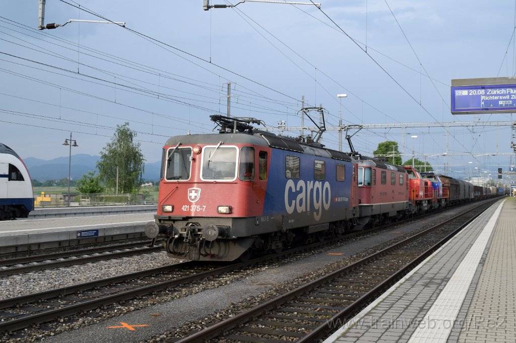 3955-0044-070616.jpg - SBBC Re 421.375-7 (Re 91 85 4 421 375-7 CH-SBBC) + SBB-CFF Re 4/4'' 11168 + SBB-CFF Am 843.007-6 + SBBC Am 843.050-6 / Pfäffikon SZ 7.6.2016