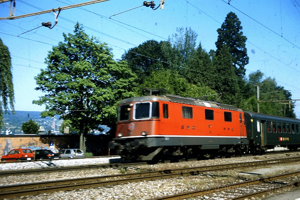 0669-0016.jpg - SBB-CFF Re 4/4'' 11377 / Horgen 31.5.1997
