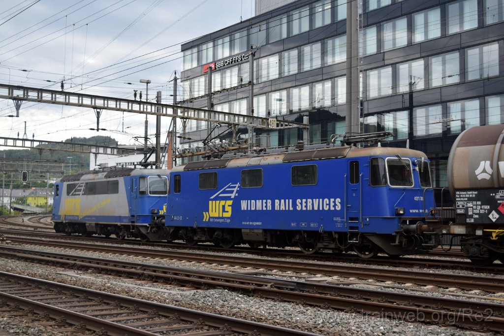 8201-0015-070922.jpg - WRS Re 420.502 (Re 91 85 4 420 502-7 CH-WRSCH) + WRS Re 421.381 (Re 91 85 4 421 381-5 CH-WRSCH) / Olten (Fachhochschule Nordwestschweiz) 7.9.2022