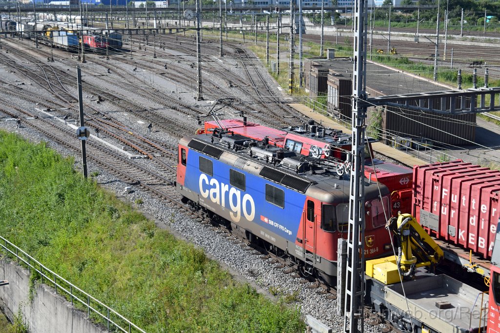 7117-0038-290720.jpg - SBBC Re 421.384-9 (Re 91 85 4 421 384-9 CH-SBBC) + SBBI Aem 940.002-9 / 43 (Aem 91 85 4 940 002-9 CH-SBBI) / RB Limmattal (Brücke Sandäckerstrasse) 29.7.2020