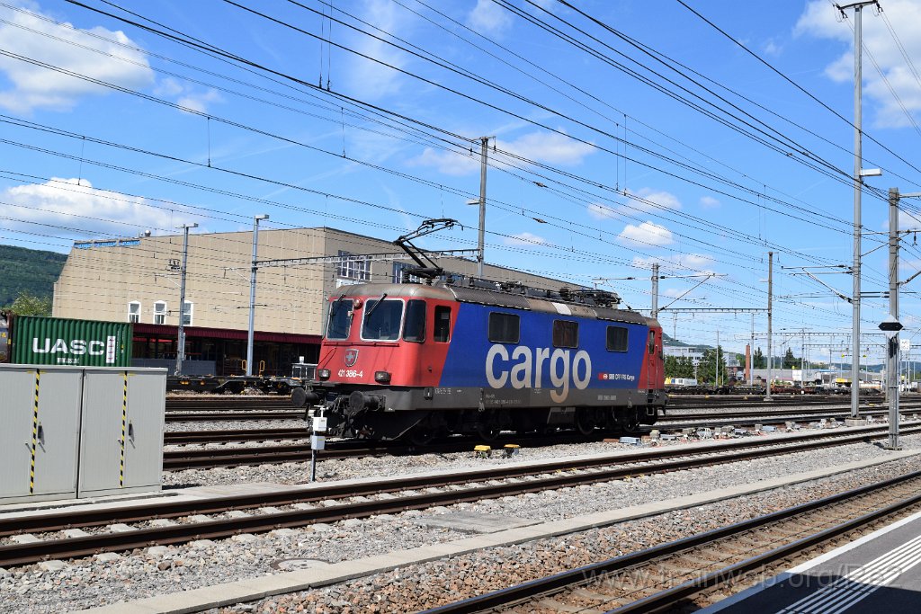 5551-0011-310519.jpg - SBBC Re 421.386-4 (Re 91 85 4 421 386-4 CH-SBBC) / Aarau (Torfeld) 31.5.2019