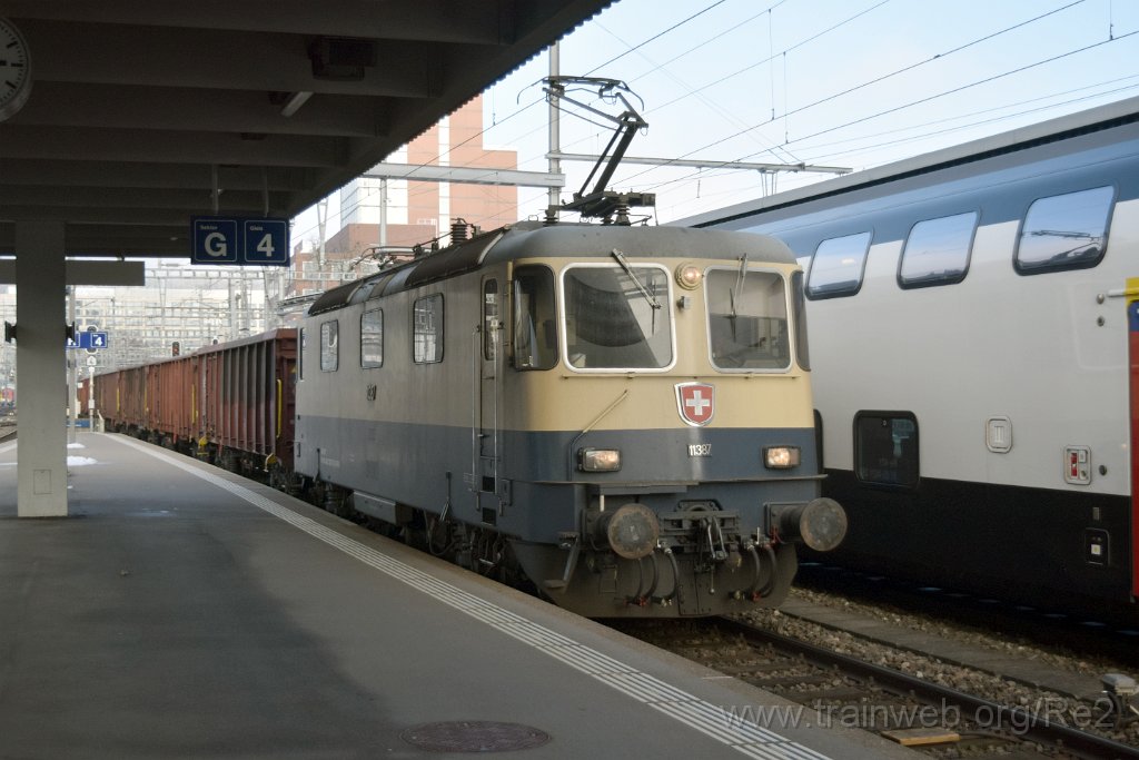 9528-0026-291224.jpg - IRSI Re 421.387-2 / Re 4/4'' 11387 (Re 91 85 4 421 387-2 CH-IRSI) / Winterthur 29.12.2024