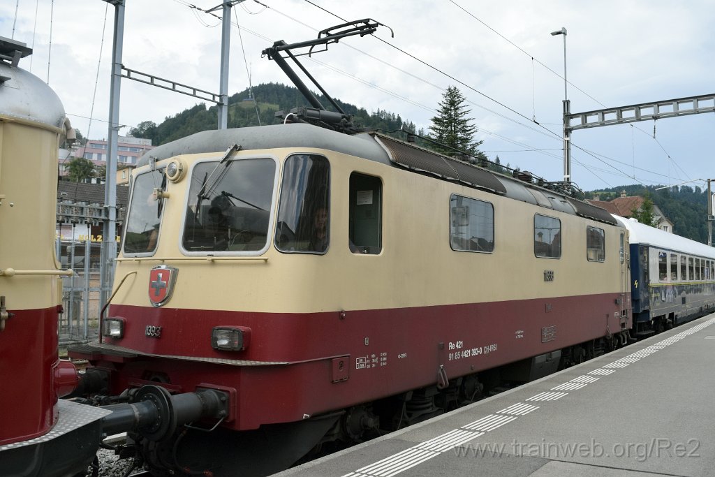 8719-0046-120823.jpg - IRSI Re 421.393-0 / Re 4/4'' 11393 (Re 91 85 4 421 393-0 CH-IRSI) + IRSI ARmz 1071 ''le salon bleu'' (61 85  88-90 200-6 CH-IRSI) / Wattwil 12.8.2023