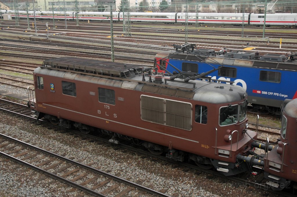 3405-0043-121214.jpg - BLS Re 4/4 175 "Gampel" / Basel Badische Bahnhof 12.12.2014