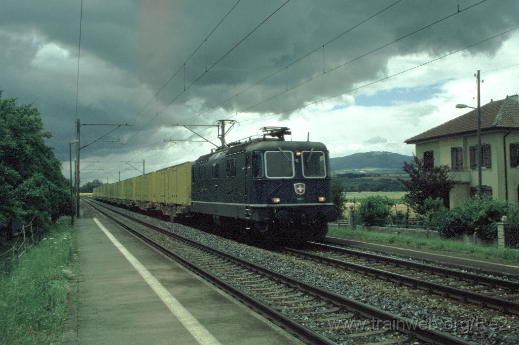 0823-0008.jpg - Re 4/4" 11372 / Essert-Pittet 11.7.2000