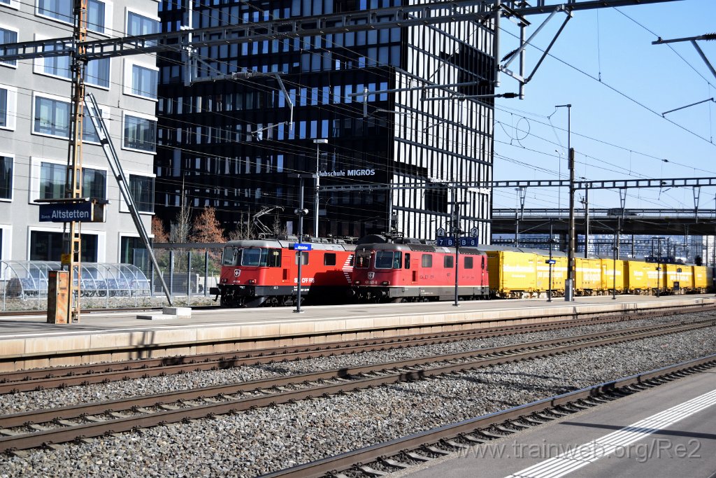 8387-0039-240223.jpg - SBB-CFF Re 420.215-6 (Re 91 85 4 420 215-6 CH-SBB) + SBBC Re 4/4'' 11327 (Re 420.327-9)  (Re 91 85 4 420 327-9 CH-SBBC) / Zürich-Altstetten 24.2.2023