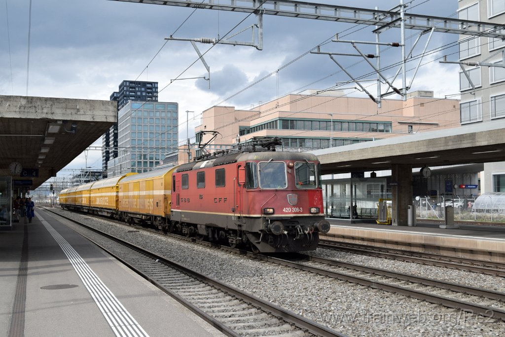8995-0018-150324.jpg - SBBC Re 4/4'' 11306 (Re 420.306-3)  (Re 91 85 4 420 306-3 CH-SBBC) / Zürich-Altstetten 15.3.2024