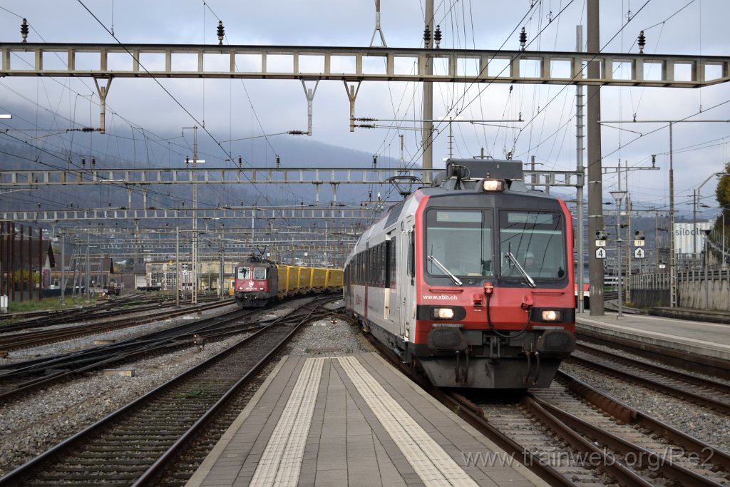 9470-0014-111124.jpg - SBBC Re 420.243-8 ''Wartung mit Durchblick'' (Re 91 85 4 420 243-8 CH-SBBC) + SBB-CFF RBDe 560.284-2 (RBDe 560 DO 94 85 7 560 284-2 CH-SBB) / Olten 11.11.2024