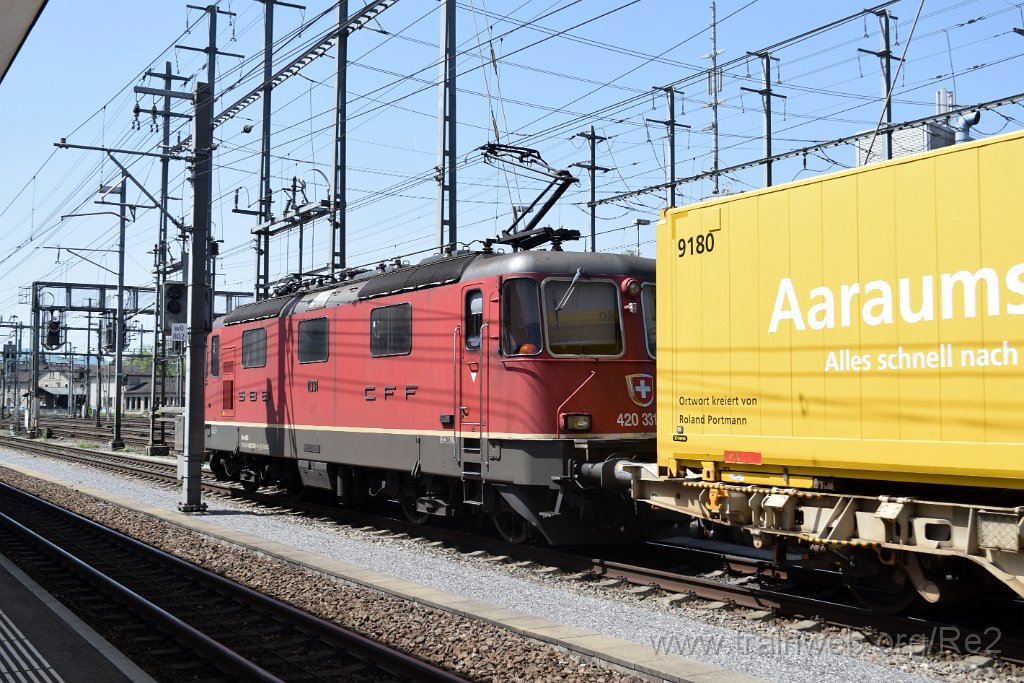 9700-0022-020525.jpg - SBBC Re 4/4'' 11331 (Re 420.331-1)  (Re 91 85 4 420 331-1 CH-SBBC) / Aarau (Torfeld) 2.5.2025