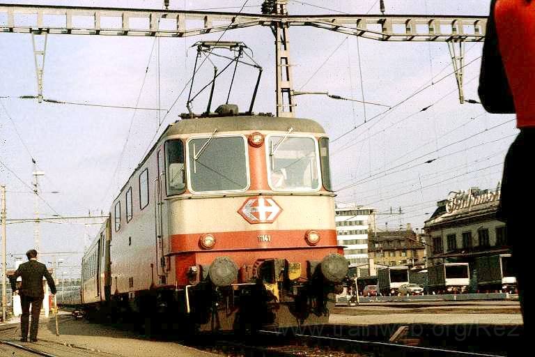 0030-19W.JPG - Re 4/4'' 11141 / Zürich HB 16.5.1980