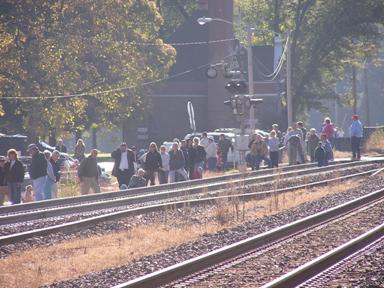 WASHINGTON STEAM TRAIN CROWD 010.JPG