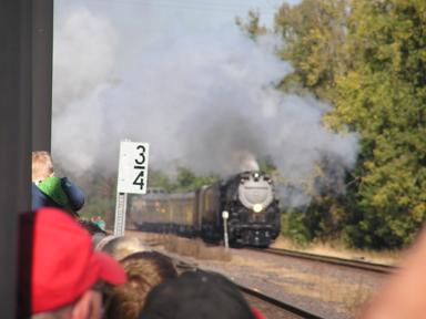 WASHINGTON STEAM TRAIN CROWD 018.JPG