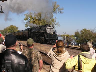 WASHINGTON STEAM TRAIN CROWD 020.JPG