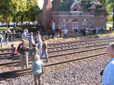 WASHINGTON STEAM TRAIN CROWD 039.JPG