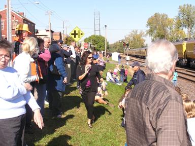 WASHINGTON STEAM TRAIN CROWD 048.JPG