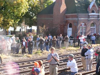 WASHINGTON STEAM TRAIN CROWD 051.JPG