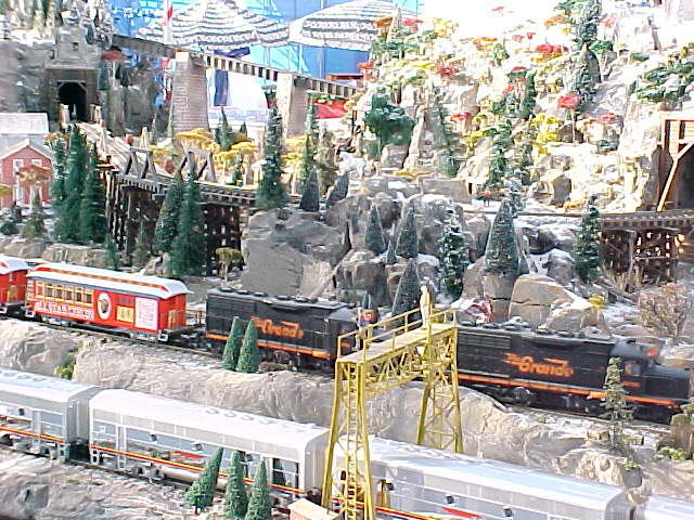 A pair of Rio Grande locomotives head up the circus train.